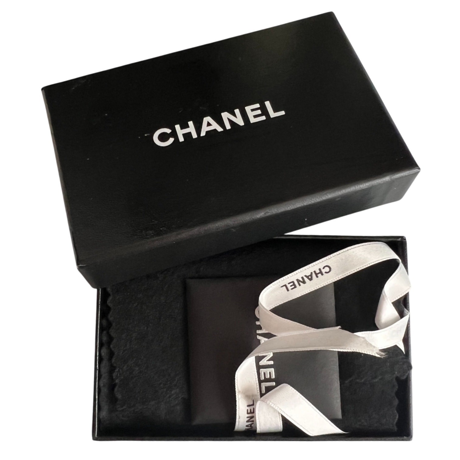 CHANEL Black Interlocking CC Logo Grained Calfski… - image 5