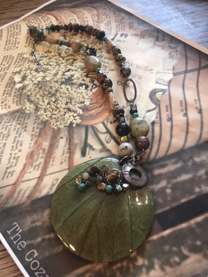 Collar Colgante Reversible SILPADA N1855 Cuentas Kabkaban Hoja Concha de Coco Foto 4 de 4