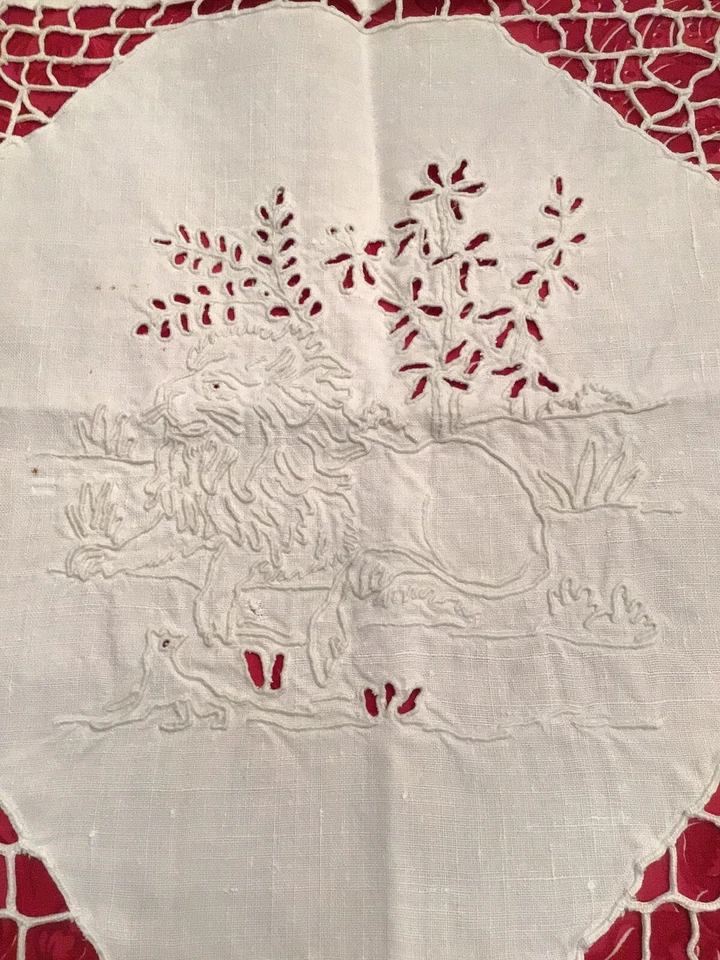 Ancien linge de maison.  Centre De Table Dentelle Broderie - Photo 4/4