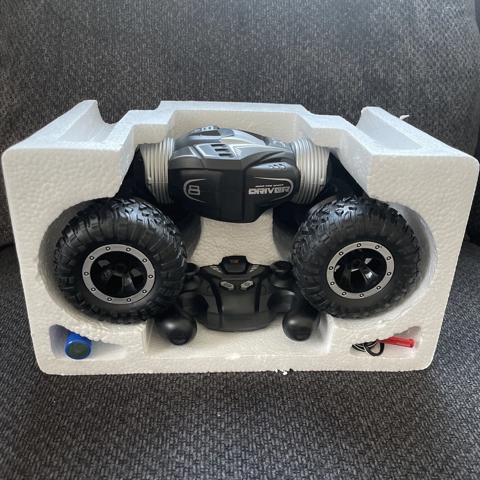 JJR/C TWIST Double Sided Climbing Transform Remote Control Black Truck age 14+ - Image 2 of 4