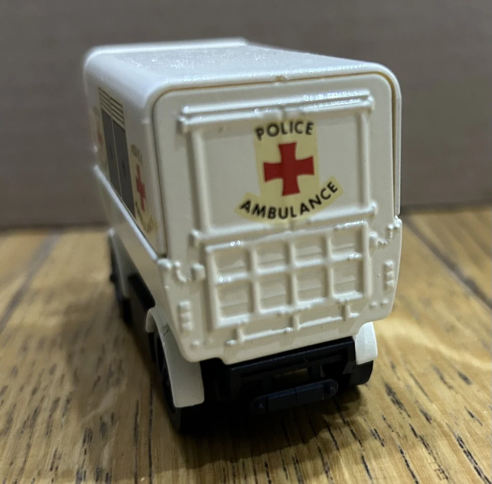 DISEÑO GERRY FORD - AMBULANCIA POLICÍA ELÉCTRICA WALKER CAJA DE CERILLAS NO ORIGINAL Y-29 Foto 4 de 4