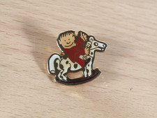 Vintage Le Pin Point Emaille Pin Anstecker Kind Schaukelpferd