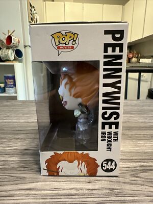 FUNKO IT - Pop Vinyl Figure 544 Pennywise Con Ferro Battuto, Esclusiva, 9 Cm