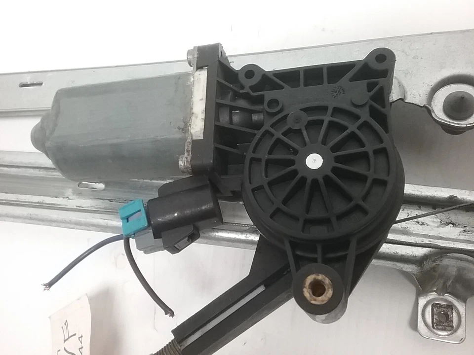 1995-1999 GMC Yukon Left Front Window Regulator With Motor CM090820G - Image 3 of 4