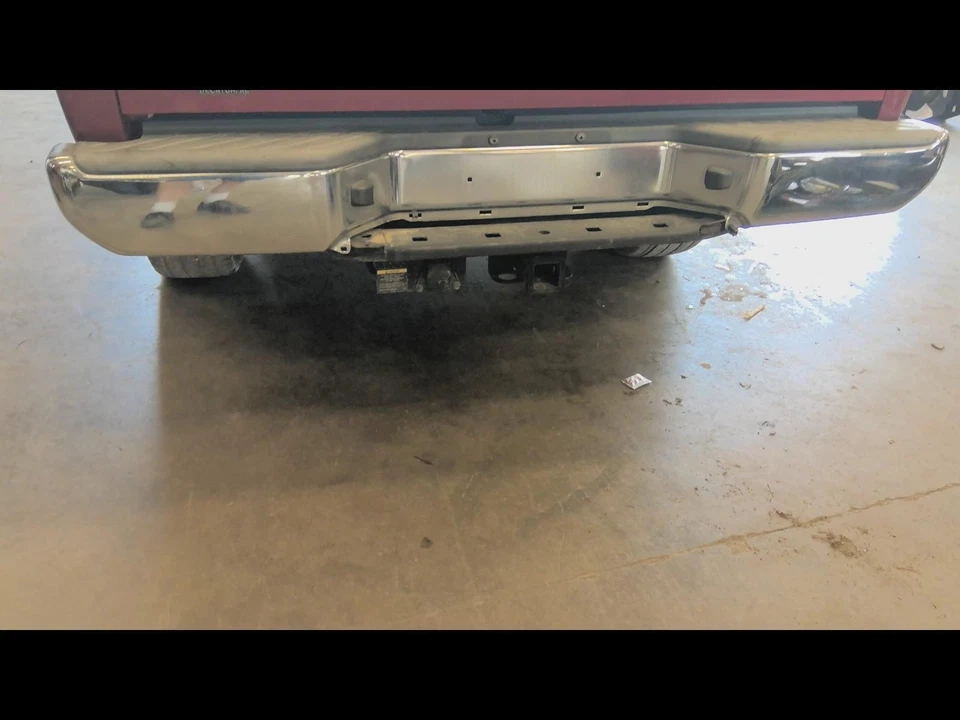Used Rear Bumper Assembly Rear fits: 2010 Nissan Frontier chrome Rear Grade A Foto 2 de 4