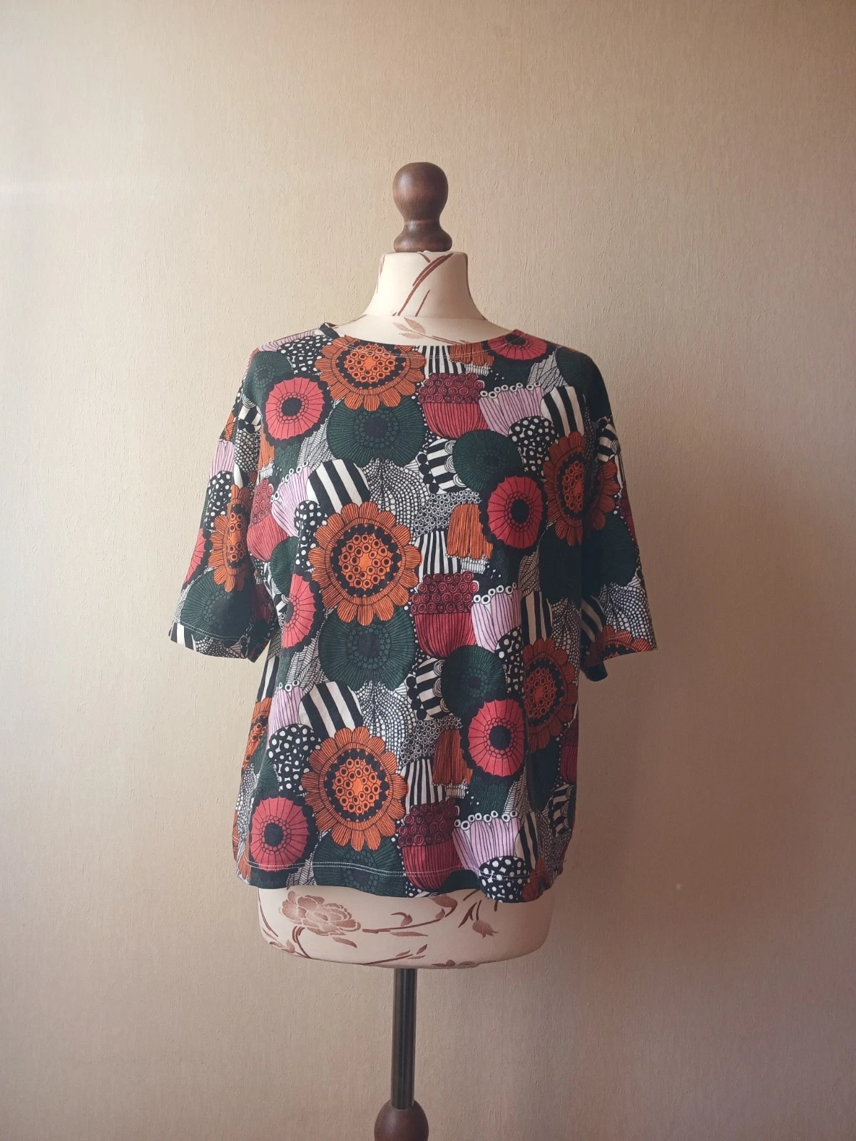 Multicolor Marimekko/UNIQLO T-shirt With Floral Print/Loose Cotton T-shirt/SizeS
Opens in a new wind