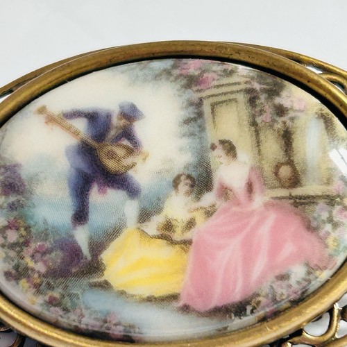 Vintage Courting Couple Victorian Ladies Gold Tone Porcelain Brooch Italian - Picture 3 of 6
