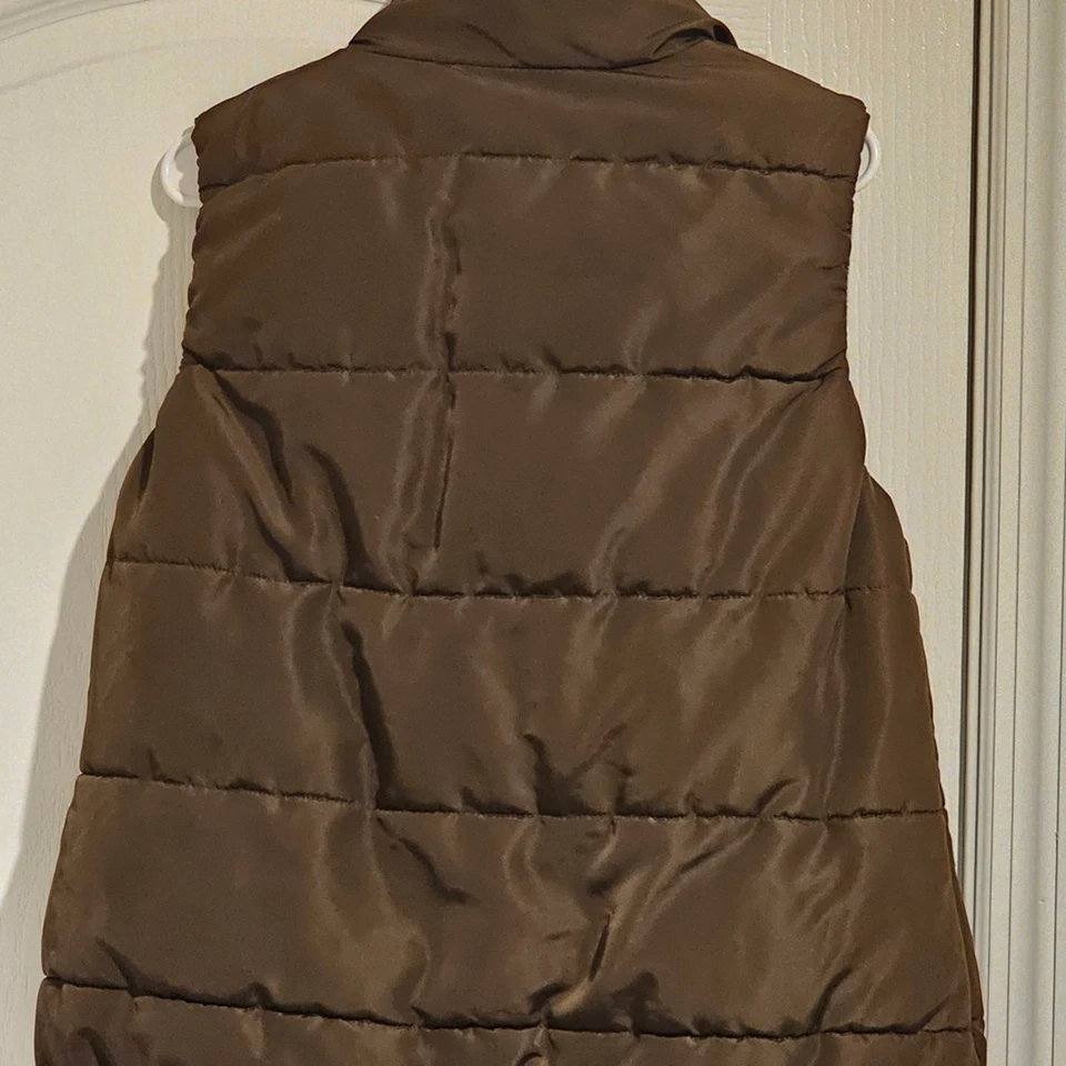 Chaleco acolchado marrón oscuro H&M Foto 2 de 3