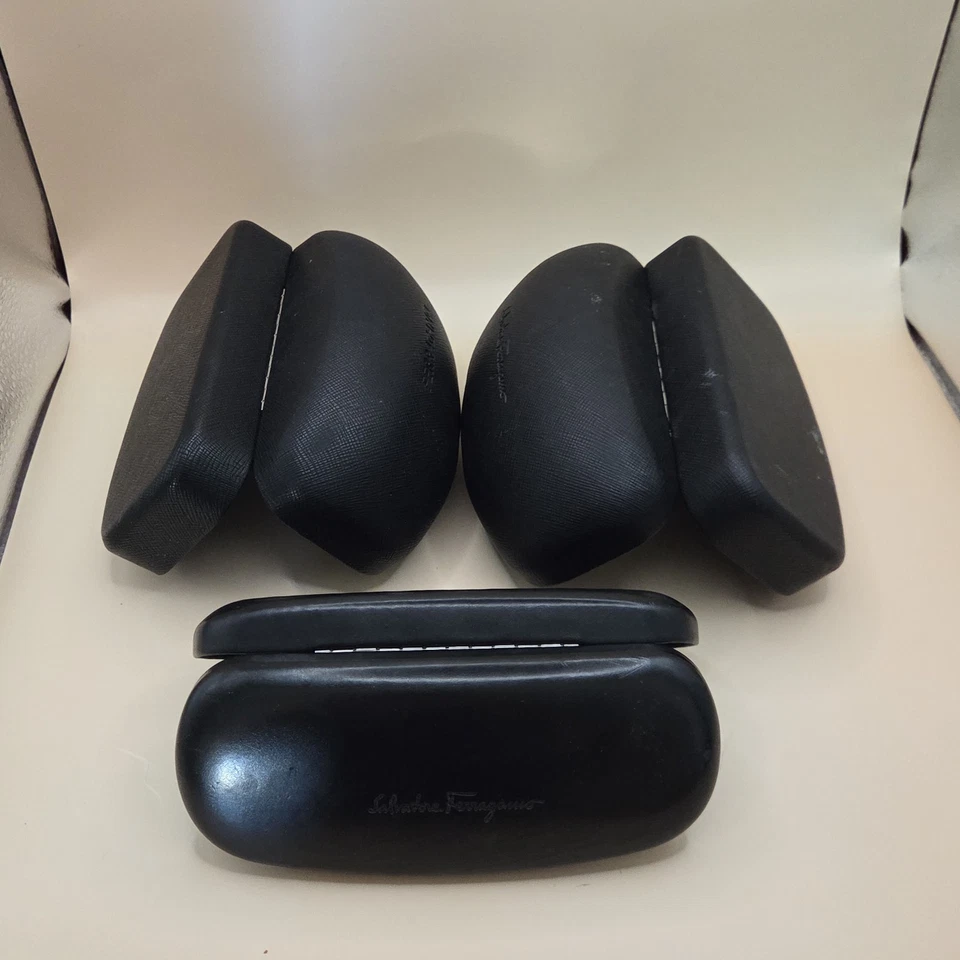 Lote de 3 fundas para gafas de sol Salvatore Ferragamo negras rígidas protección de viaje Foto 2 de 4