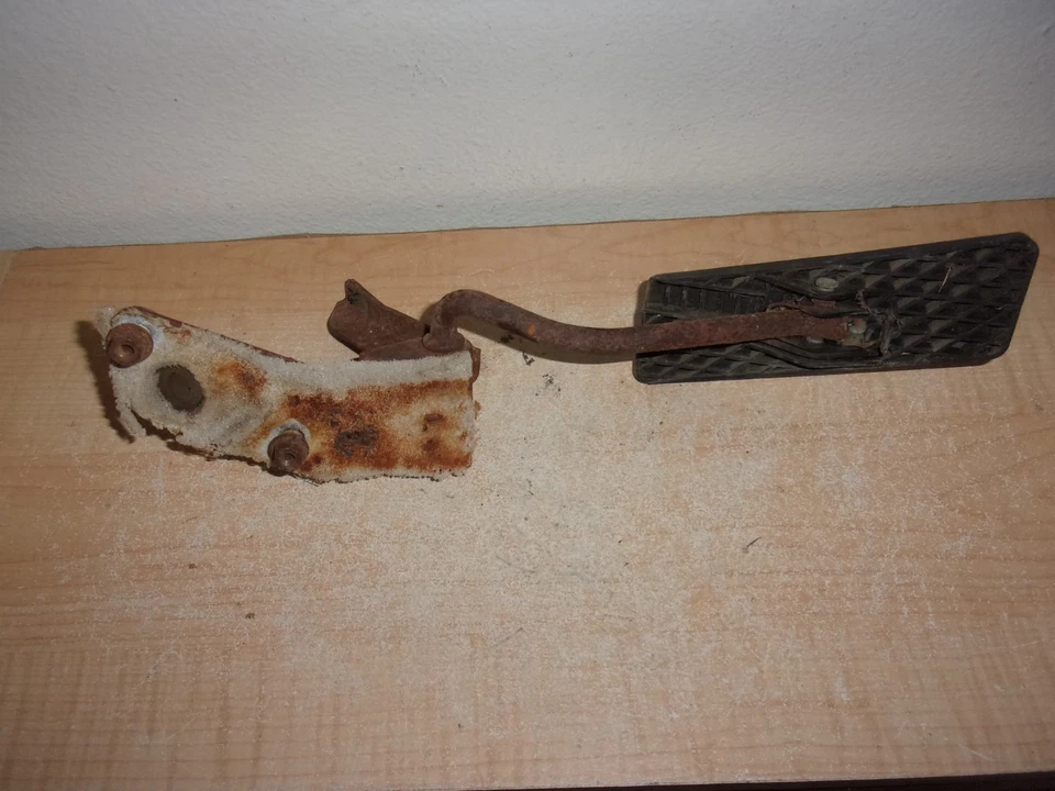 Оригинальная педаль газа в сборе для кузова Mopar 1967-1972 годов выпуска Dodge Dart Valiant Scamp Duster - Изображение 3 из 3