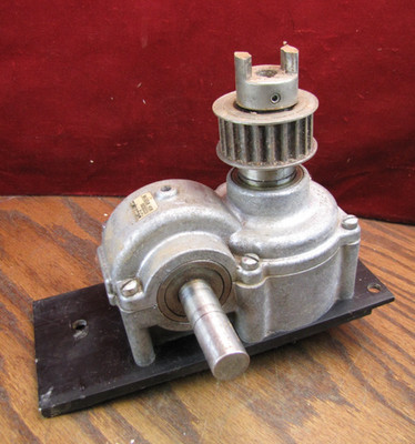 Tol-O-Matic 02220200 Float-A-Shaft Right Angle Gearbox, 1:1 Ratio, 3/4'' x 1-1/4''
