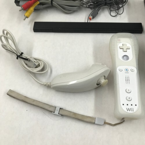 Authentic & Tested Black Nintendo Wii Console With One Controller And Hookups - Picture 2 of 10