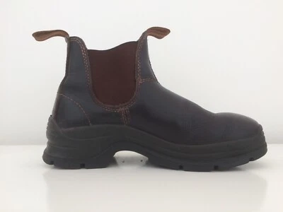 blundstone boots size 4