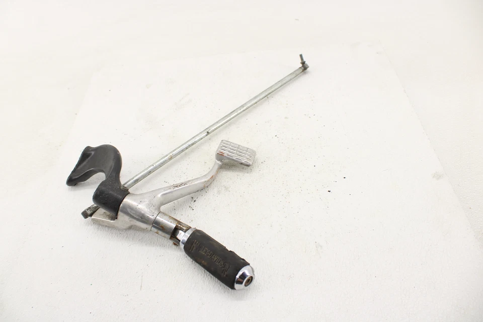04-17 Harley Davidson Sportster 883 1200 pie delantero izquierdo y palanca de cambios Foto 4 de 4