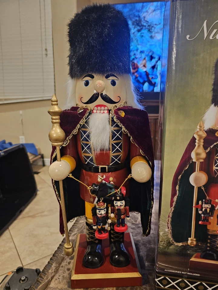 Cascanueces de madera Kirkland de 18" artículo pintado a mano Navidad con caja # 900849 Foto 2 de 4