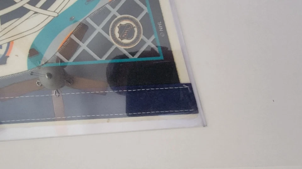 VINTAGE NEW YORK ISLANDERS NHL HOCKEY TEAM PENNANT- 11.75 in X 30.5 in - Image 3 of 4