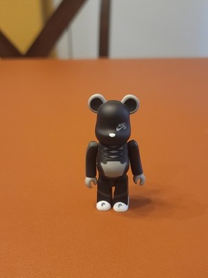 BE@RBRICK NIKE SB 2020 BLACK 100％ 400% BE@RBRICK NIKE SB Black 100%+400% | MyBearBrick.de