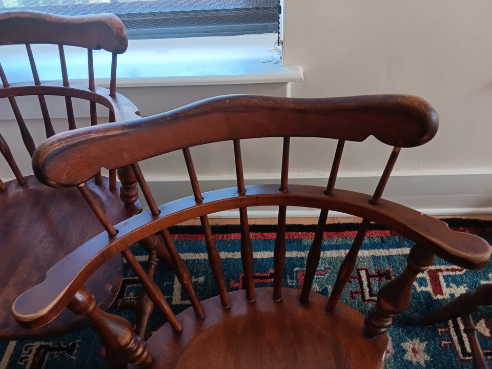 Ethan Allen heirloom vintage comb back maple dining chairs in nutmeg - Image 4 of 4