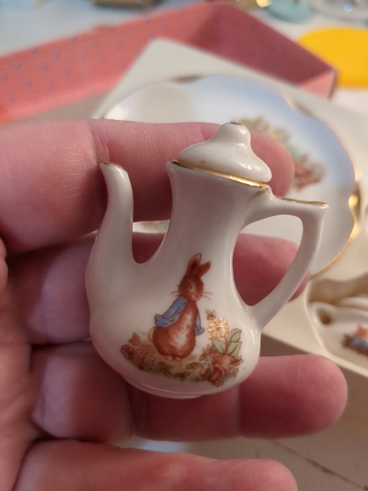 Vintage Miniature Bunny Rabbit Tea Set Porcelain Gold Color Trim Taiwan ...