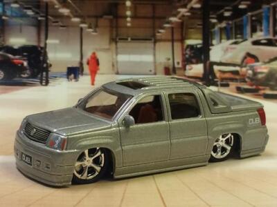2002- 2013 Cadillac ESCALADE EXT Luxury Pick-up 1/64 Scale Limited