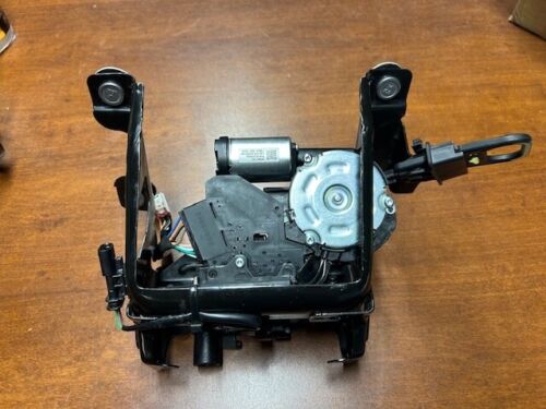 2020-2025 Chevrolet Corvette OEM GM Rear Latch Assembly 86782301 - Picture 3 of 7