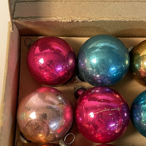 Vintage Box Miniature Round Christmas Ornaments 1 Dozen 30mm 1.25" - Picture 6 of 12