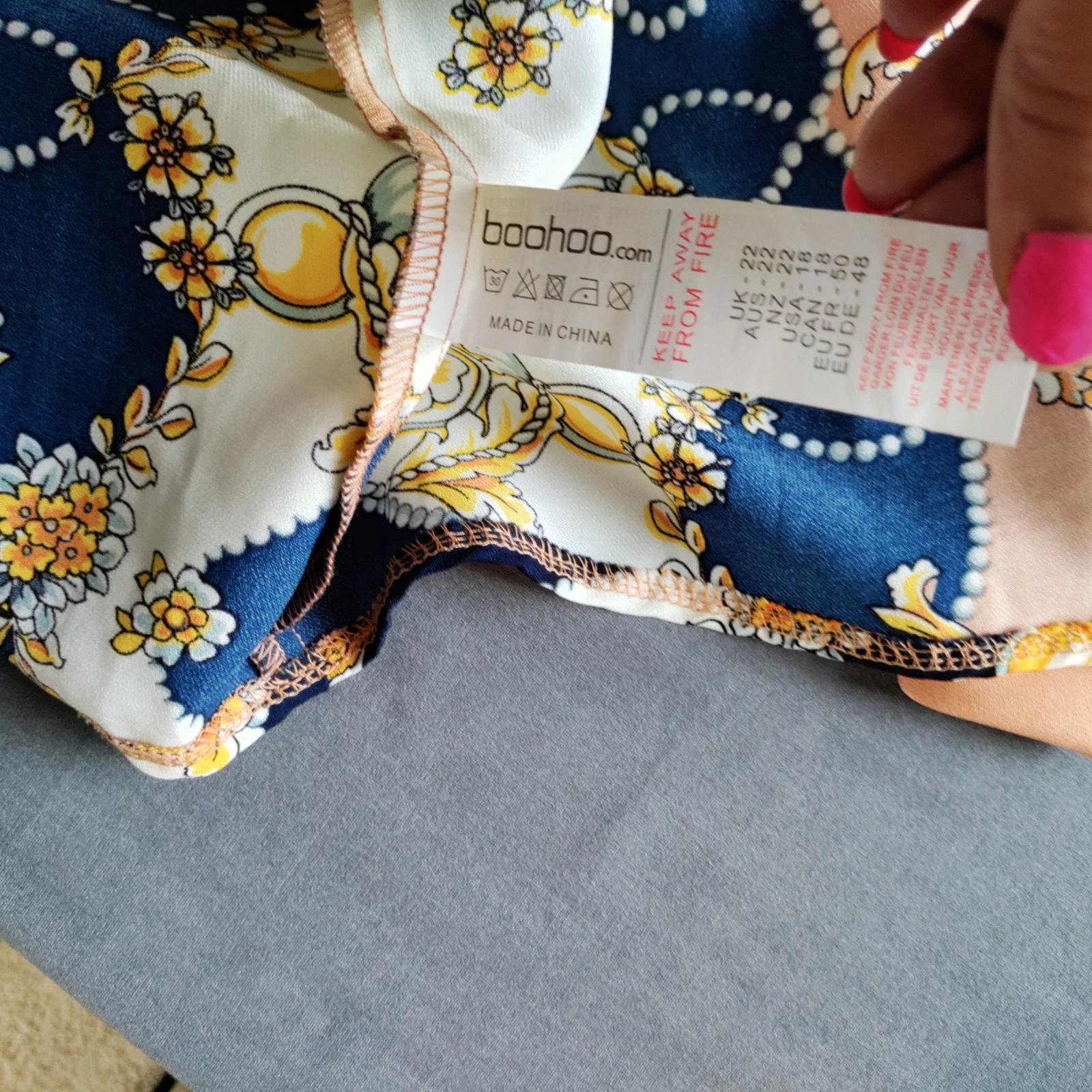 VERSACE Abito Boohoo abito tuffo stampa catena skater oro navy donna 18 arte da indossare boho