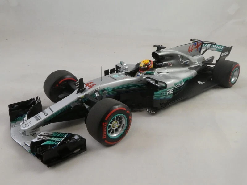 Minichamps Mercedes W08 #44 Lewis Hamilton World Champion 2017 1/18 186170044 - Immagine 2 di 3