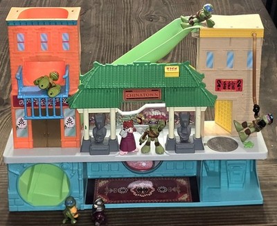 TMNT Half SHELL Heroes Super Sewer HQ Lair W/ 5 Figures + 2 Bonus