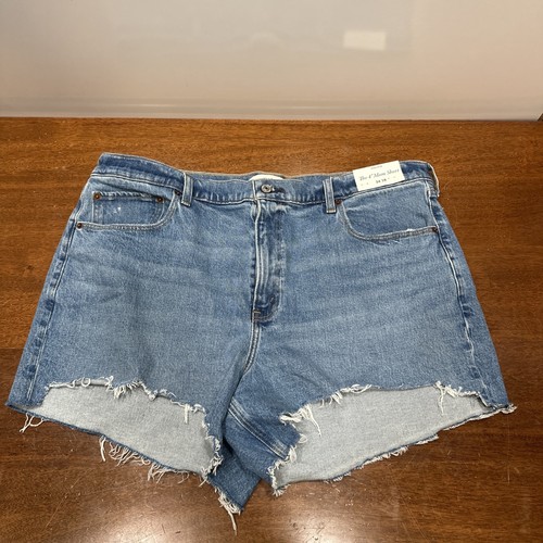 Abercrombie & Fitch The 4" Mom Short High Rise Curve Size 34 18 Distressed