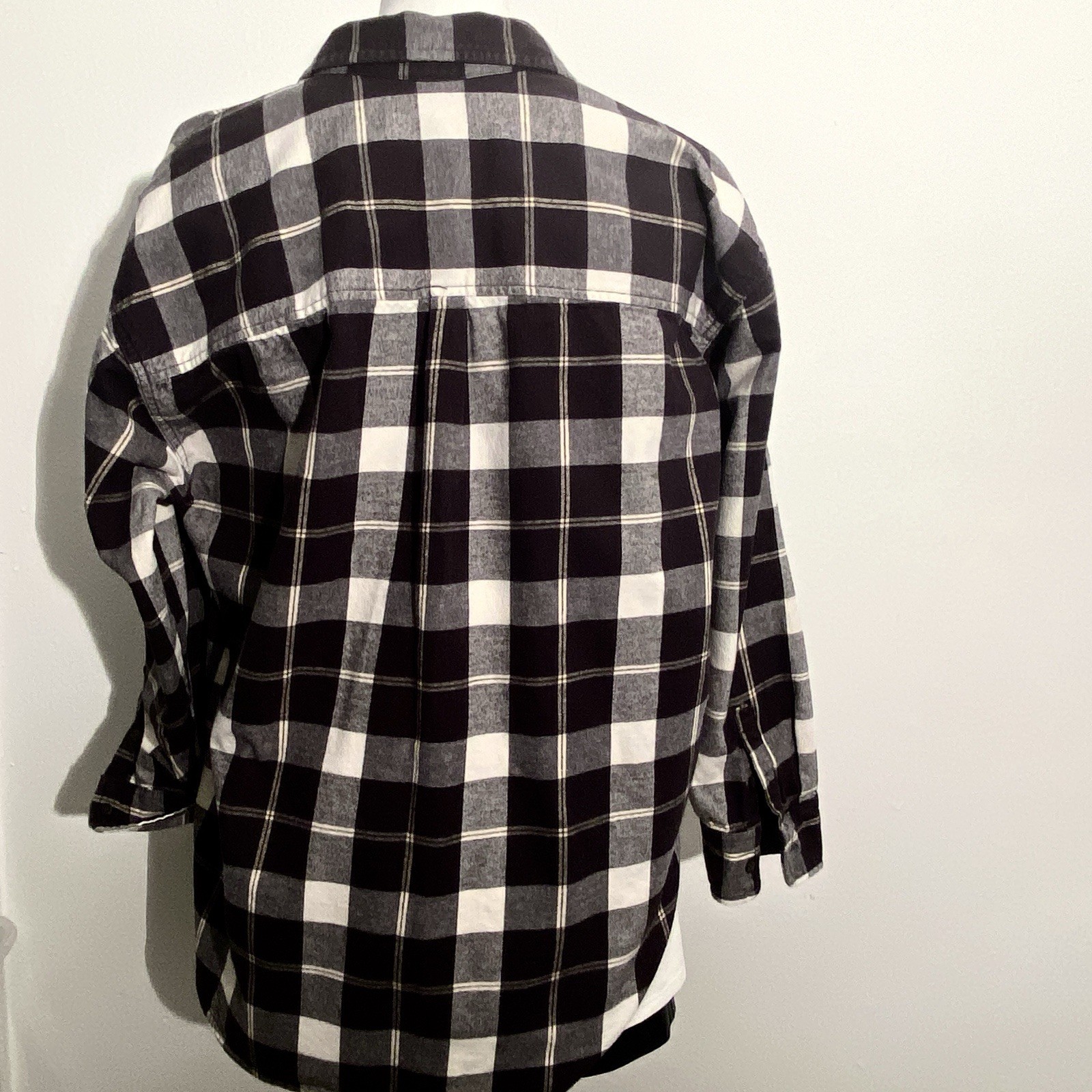 Universal Thread Oversized Black / White Buffalo … - image 2