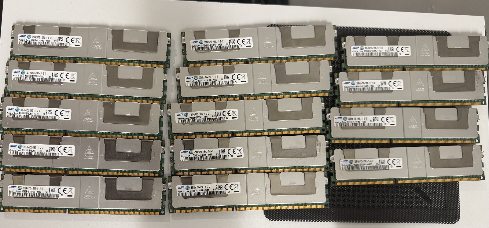 [LOT OF 14] Samsung 32GB 1600MHz DDR3 RAM Module (M386B4G70DM0-YK03)