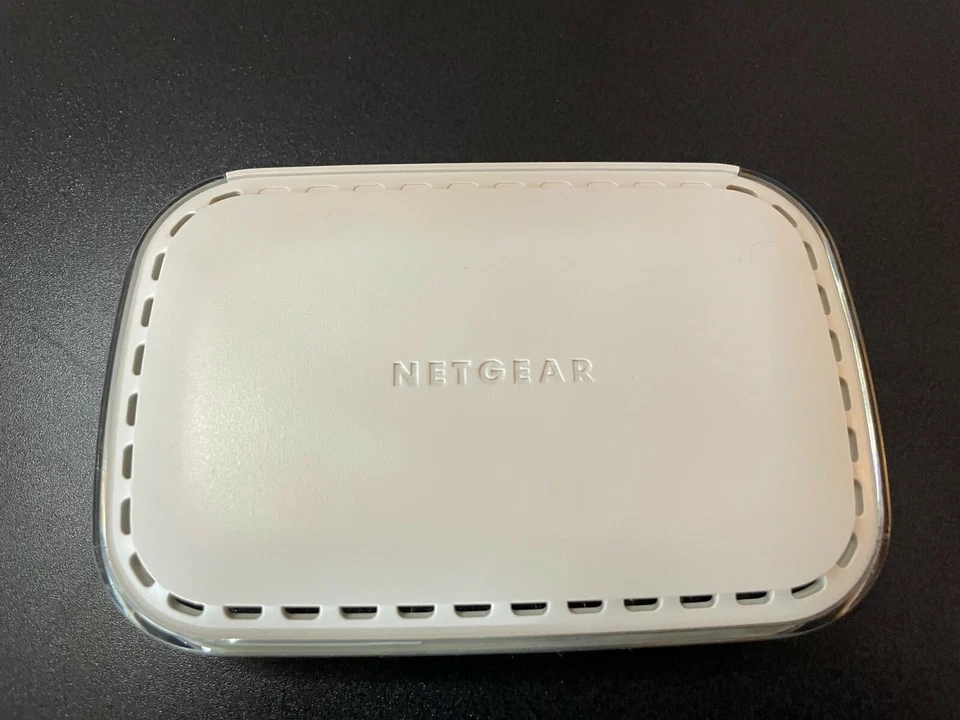 Netgear FS605 v3 10/100 MBit/s Fast Ethernet Switch 5 Port Top Zustand