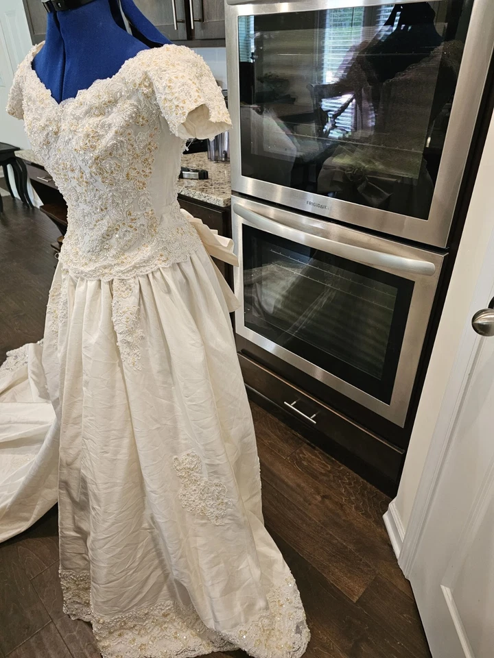 Vestido de novia vintage Moonlight Style 6164 crema con cuentas de encaje lentejuelas    Foto 3 de 4