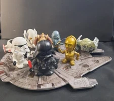 2015 Disney Star Wars Millennium Falcon Platter & 2005 BK Star Wars Figures 