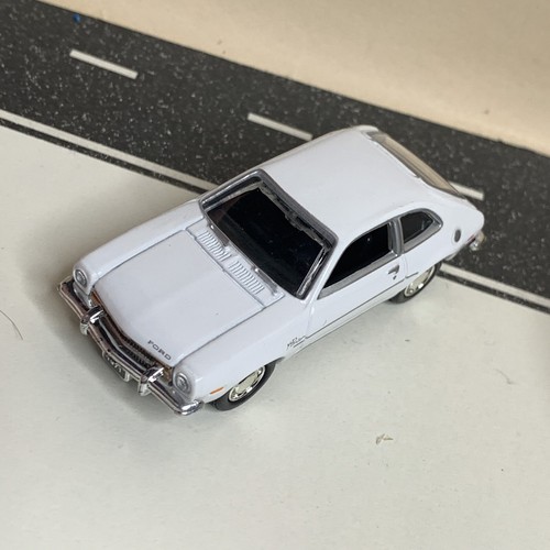 Motor Max Fresh Cherries 1971 Ford Pinto Hatchback 2-Door White 1:64 Detailed NM - Picture 12 of 13