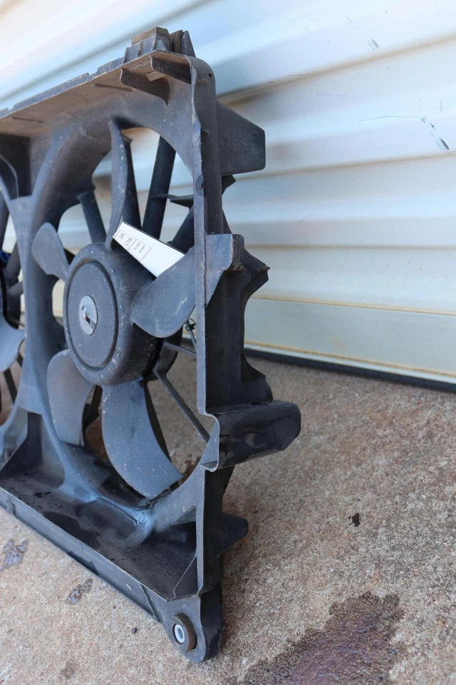 GMC Yukon XL 1500 2007-2012 6,2 L conjunto de ventilador de refrigeración Enigne 700 vatios OEM Foto 3 de 4