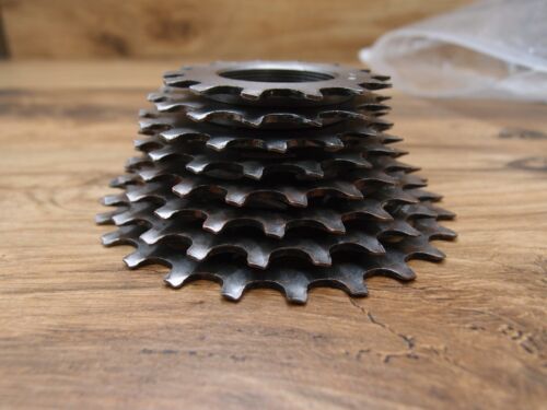 Cassetta Uniglide Shimano 600 Tri Colore made in Japan 8 velocità 24-14 T per strada - Foto 3 di 12
