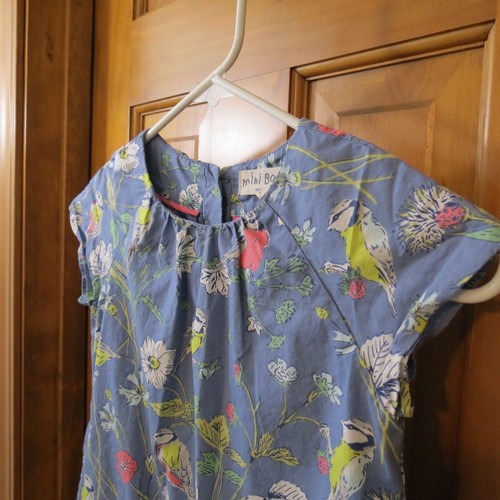 Mini Boden Blue Grey Print Dress Flowers & Birds Pockets Size 4-5* - Picture 3 of 8