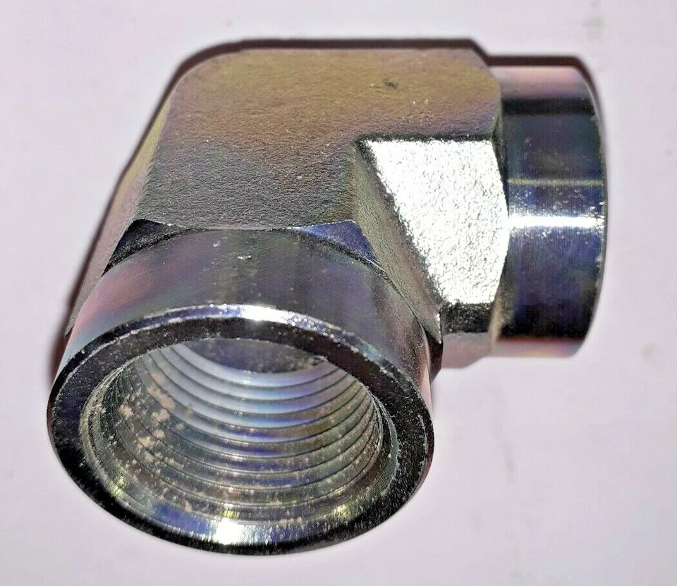 90DEGREE 3/4" FEMALE ELBOWS LOT OF 3 - Image 3 of 3