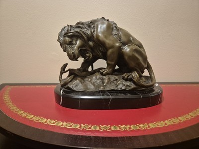 Antoine-Louis Barye Stil massive Bronze Löwe & Schlange Skulptur Marmorsockel