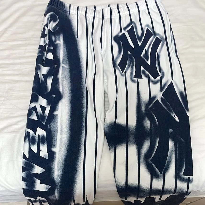 Pantalon de survêtement aérographe Supremeyork Yankeestm blanc