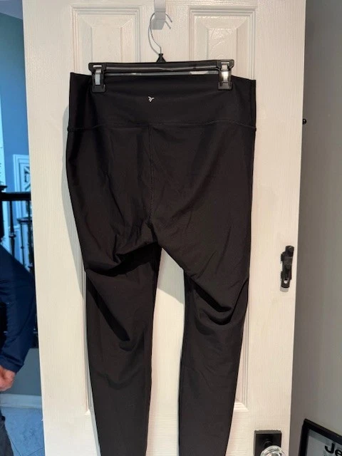 Leggings femininas Old Navy pretas Powersoft cintura alta com tamanho XL - Imagem 2 de 2