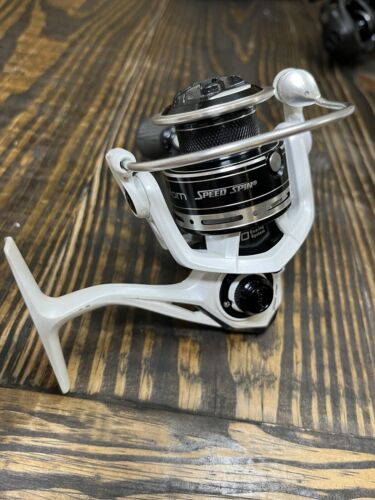 Lews Custom Speed Spin CS200 Spinning Reel  - Picture 1 of 5