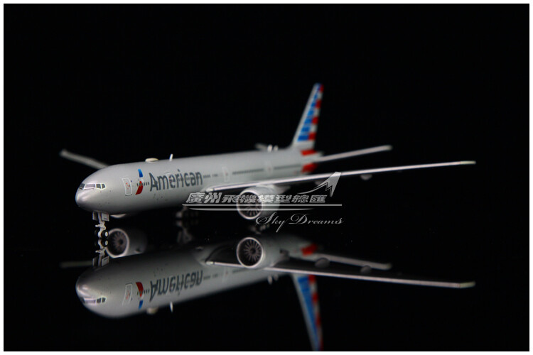 1:400 GeminiJets American Airlines B777-300ER Airplane