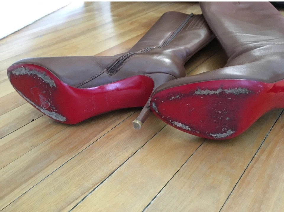 Botas Christian Louboutin hasta la rodilla, 37,5 euros, talla 7 EE. UU. Foto 3 de 4