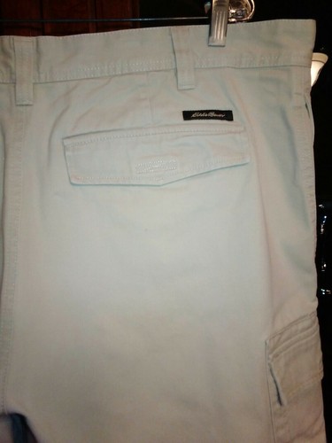 Mens NEW 40 Eddie Bauer Stone Khaki Cargo Shorts. Inseam 10" - Picture 3 of 12