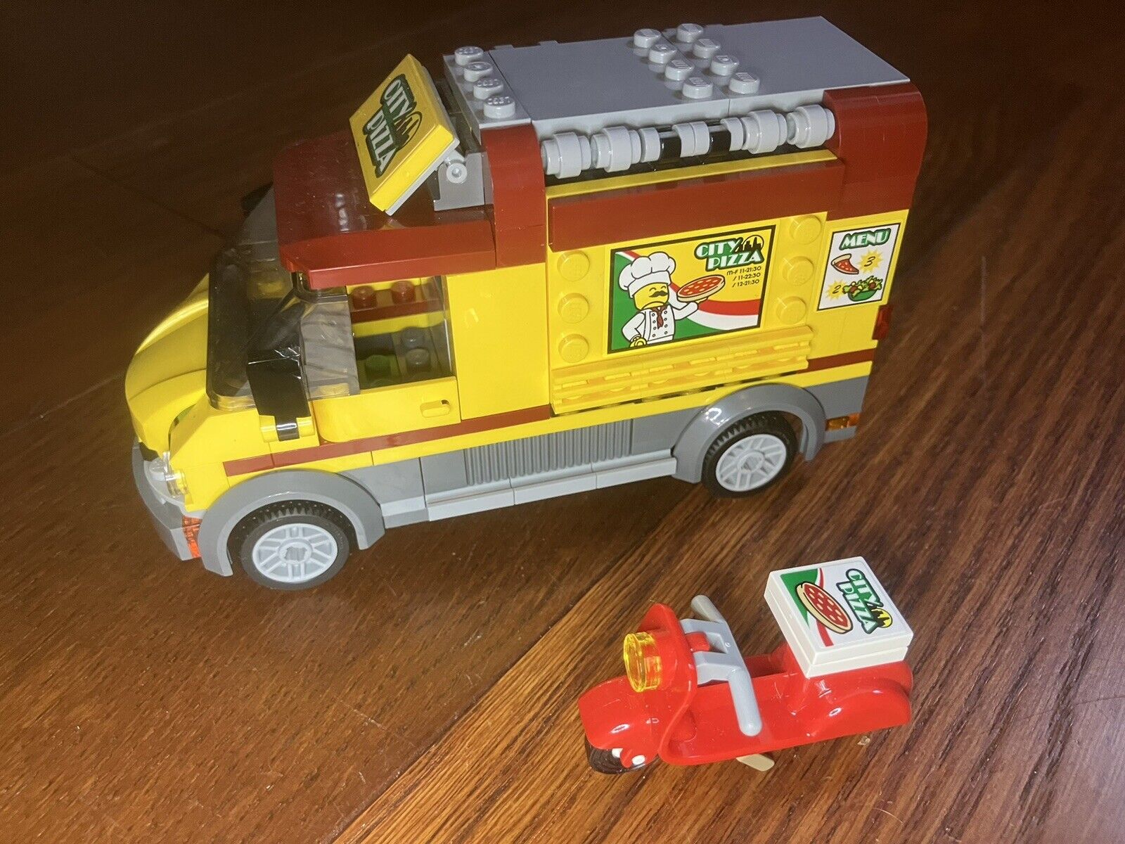 LEGO CITY: 60150 Pizza Van - Near Complete