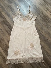 Vintage Full Slip 1950s 1960sEmbroidered Lace Trim Bodice 32 Cream Lingerie