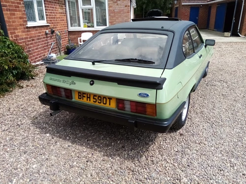 Ford Capri 2.0 ghia mk3 rare manual - Picture 1 of 12